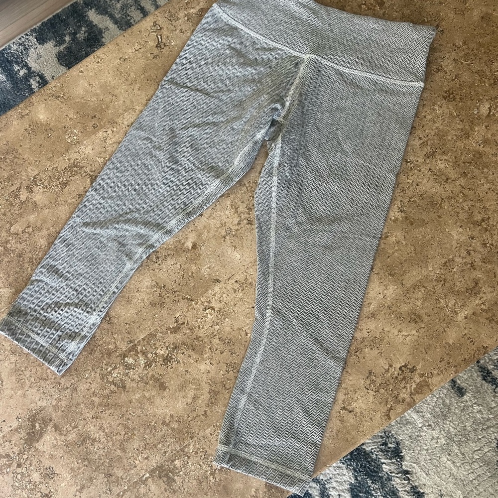 Rare Lululemon Ghost Herringbone Leggings! Size 6